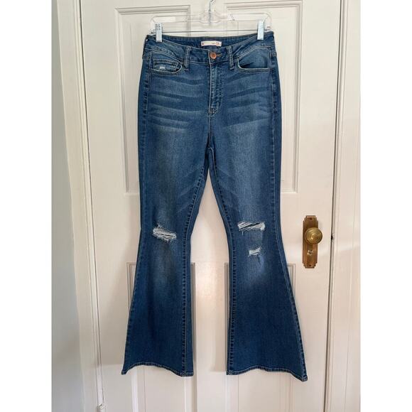 So Women’s 9 Jeans Curvy Flare High Rise Distressed Medium Wash Rodeo Casual - Picture 1 of 10